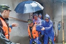 Soudelor Menerjang,...