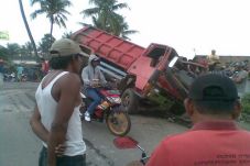 Truk Pasir Diseruduk...