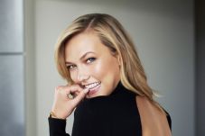 Karlie Kloss Rilis Tas...