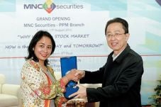 MNC Securities Bidik...