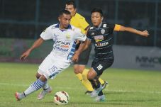 Persib-Arema Sajikan...