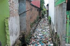 Sampah Menggunung di...