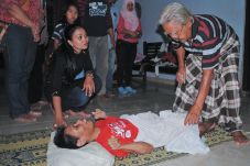 Puluhan Tahun Suapi...
