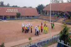 Sekolah Ngotot Bangun...