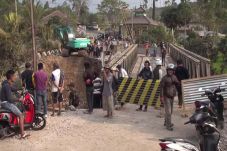 Jembatan Bailey Miring,...