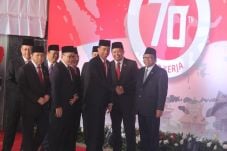 Pemimpin Parlemen Kompak...