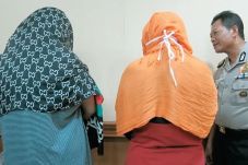 Perempuan Hamil Edarkan...