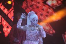 Terpukau, Ayu Ting Ting...
