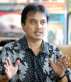 Menpora Izinkan Judi...