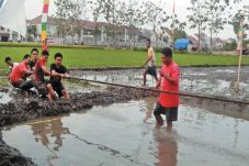 Jalin Keakraban lewat...