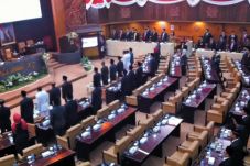 Soekarwo Siapkan Surat...
