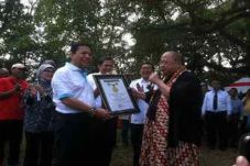 Gelar Lomba Panjat Bambu,...