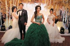 Busana Wedding untuk...
