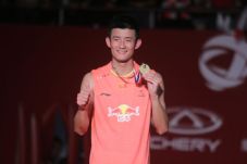 Chen Long Hancurkan...