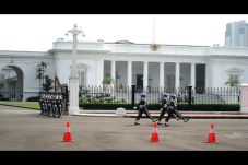 Jokowi Undang 2.000...