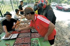 PKL Liar Batu Akik Menjamur