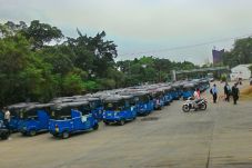 Naik Bajaj dari Monas...