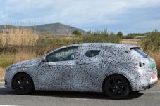 New Renault Megane Lakukan...