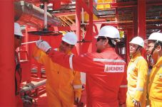 Petronas Lifting Pertama...