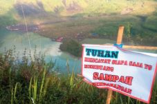 Puluhan Pendaki Bersih-bersih...