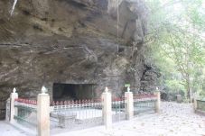 Gua Selarong, Tempat...