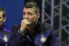 RESMI: Madrid Kontrak...