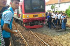 KRL Anjlok di Stasiun...