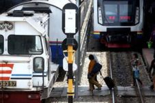 Imbas KRL Anjlok, Perjalanan...