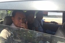 Bobol Rumah Tante Sendiri,...