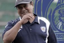 Pelatih Arema, Suharno...