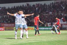Target 7 Poin, Skuat...