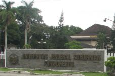 Alumni Unsoed Gelar...