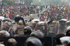 Ricuh, Penertiban Kampung...