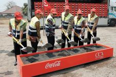Perluas Pabrik, Coca-Cola...