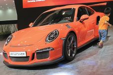 Porsche Rilis Mobil...