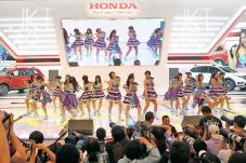 JKT48 Getarkan Booth...