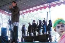 Kesenian Tradisional...