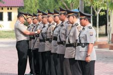 Sejumlah Pejabat dan...