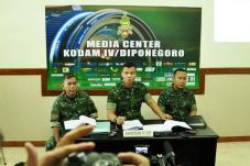 TNI Lanjutkan Pembangunan...