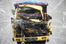 Truk Hantam 4 Kendaraan,...