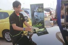 Mudahnya Mencuci Mobil...