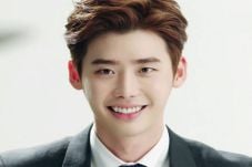 Lee Jong Suk Pertimbangkan...