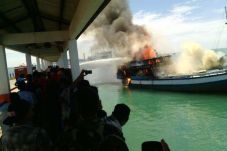 KMP Dua Putri Terbakar...