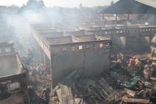 Pedagang Pasar Sumber...