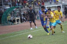 Arema vs Persegres:...