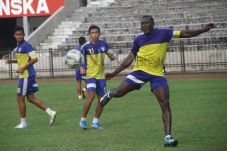 Klub Kontestan Piala...