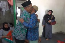 16 Tahun Menabung, Tukang...