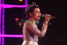 Rasia Muncul Membawa...