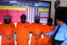 Polisi Amankan 30 WNA...