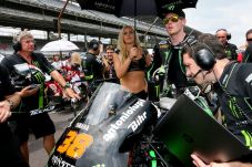 Bradley Smith Bawa Senjata...